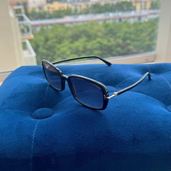 Tom Ford TF923/S 01B Bonham Black Grey Gradient Sunglasses - Picture 11 of 15